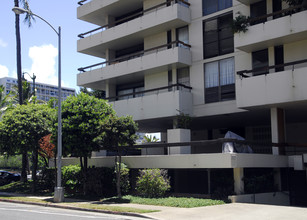 2029 Ala Wai Blvd in Honolulu, HI - Building Photo - Building Photo