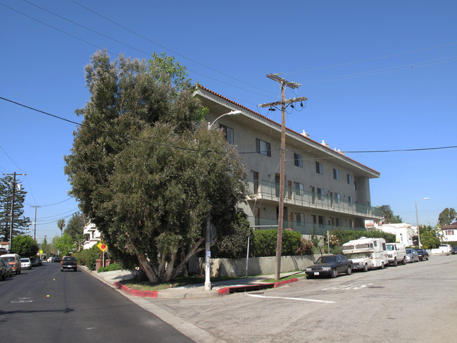 3939 Moore St. in Los Angeles, CA - Building Photo - Building Photo