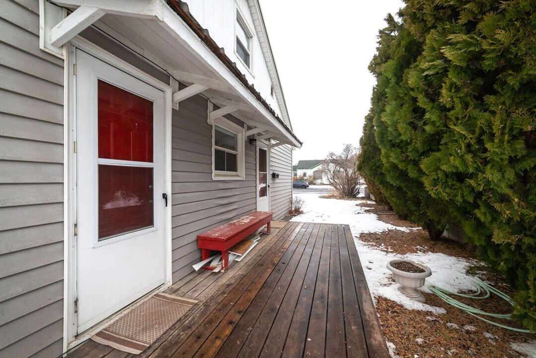 172-172 NE Juniper St in Prineville, OR - Foto de edificio