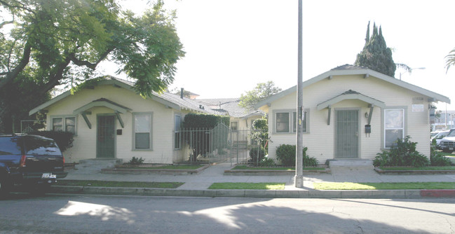 242 W 14th St in Long Beach, CA - Foto de edificio - Building Photo