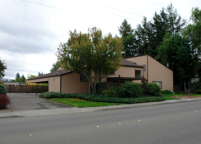 2440 Tachevah Dr in Santa Rosa, CA - Building Photo - Building Photo