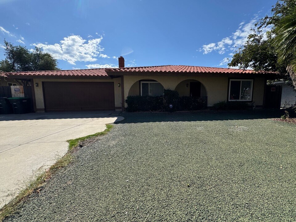487 Nolan Ave in Hemet, CA - Building Photo