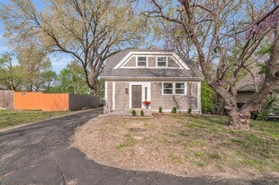 2110 S Sterling Ave in Independence, MO - Building Photo