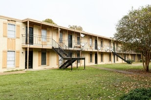 Broadway Casa in Houston, TX - Building Photo