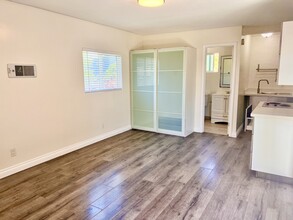 302 S Kenton Ave, Unit B in National City, CA - Foto de edificio - Building Photo