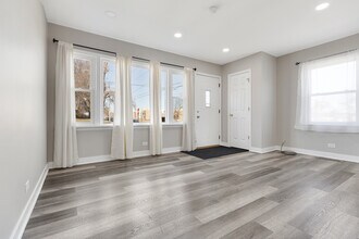 301 Mill St in Elgin, IL - Building Photo - Building Photo