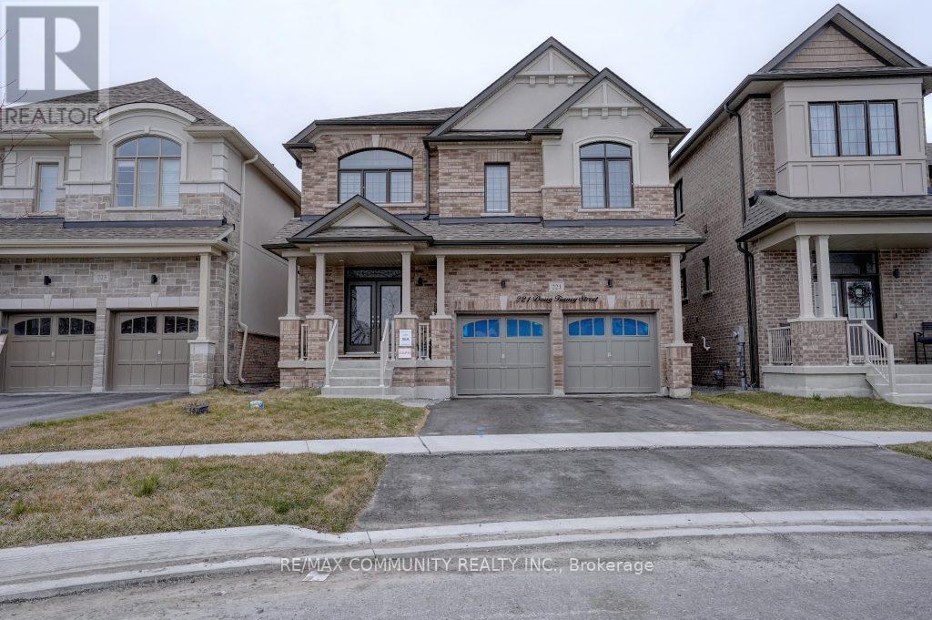 221 Doug Finney St in Oshawa, ON - Building Photo