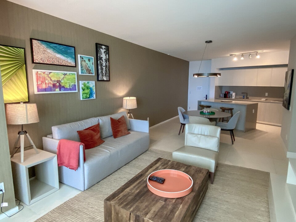 4111 S Ocean Dr in Hollywood, FL - Building Photo