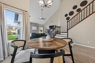 6635 Queensclub Dr in Houston, TX - Foto de edificio - Building Photo