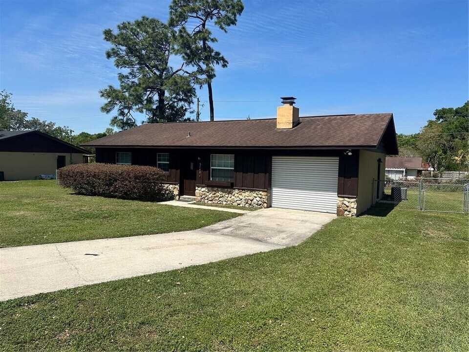 5741 NE 4th Pl in Ocala, FL - Building Photo