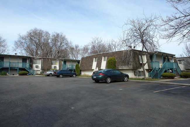 Columbus Square Apartments in Boise, ID - Building Photo - Building Photo