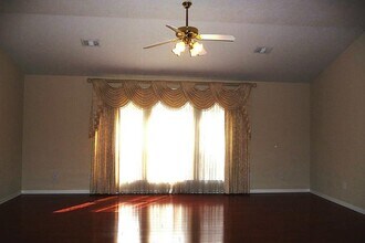211 Hartwood Ct in Sugar Land, TX - Building Photo - Building Photo