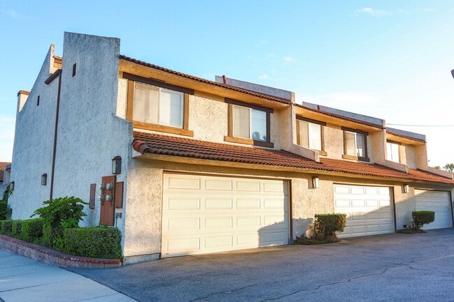 938 Huntington Dr in Duarte, CA - Building Photo - Building Photo