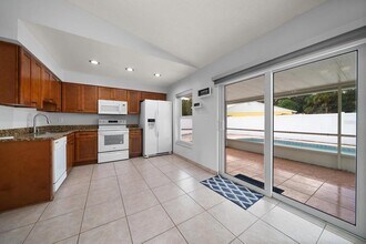 5726 Ridgestone Dr in Tampa, FL - Building Photo - Building Photo