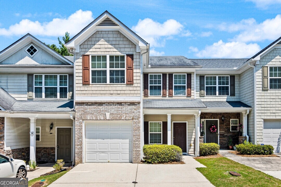 1352 Rogers Trce in Lithonia, GA - Building Photo