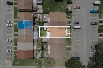 4008 Pine Limb Ct in Tampa, FL - Building Photo - Building Photo