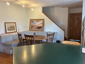 1446 Cambridge St, Unit 2 in Cambridge, MA - Foto de edificio - Building Photo