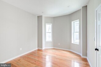 5117 Kingsessing Ave in Philadelphia, PA - Foto de edificio - Building Photo