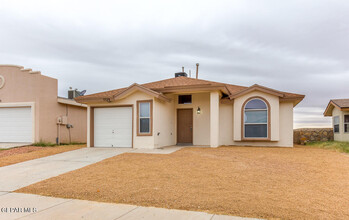 7329 Mesquite Flor Dr in El Paso, TX - Foto de edificio - Building Photo