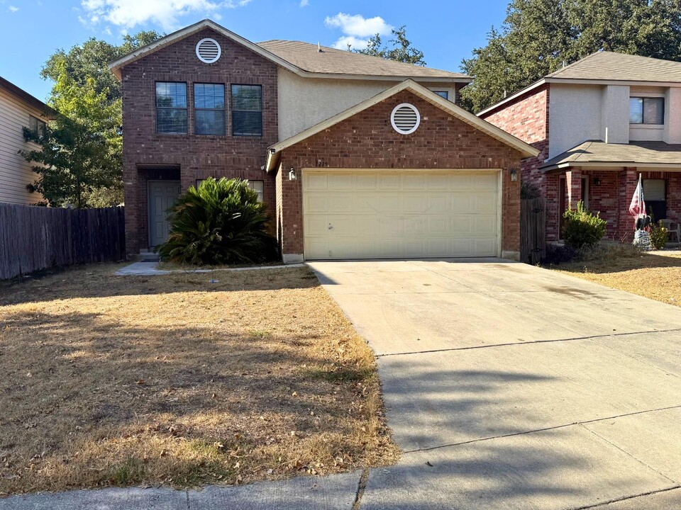 1219 Carmel Oaks in San Antonio, TX - Foto de edificio