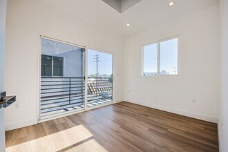 11443 Hatteras St-Unit -11443 in Los Angeles, CA - Foto de edificio - Building Photo