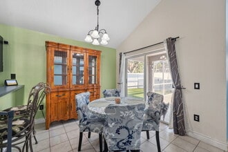 3316 Pine Top Dr in Valrico, FL - Building Photo - Building Photo