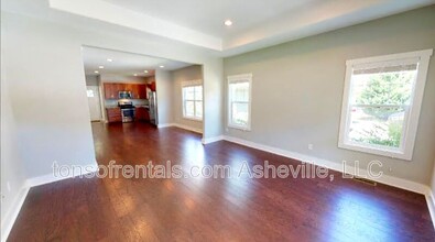 8 Loblolly Ln in Asheville, NC - Building Photo - Building Photo