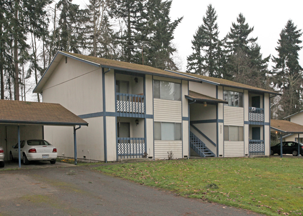 9822 158th St E in Puyallup, WA - Foto de edificio