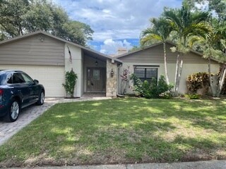 3005 Enisglen Dr in Palm Harbor, FL - Building Photo