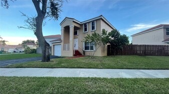 8274 SW 42nd Ct in Davie, FL - Building Photo