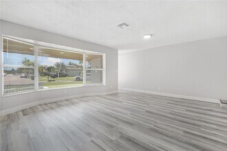 3303 NW 37th Ave in Lauderdale Lakes, FL - Building Photo - Building Photo