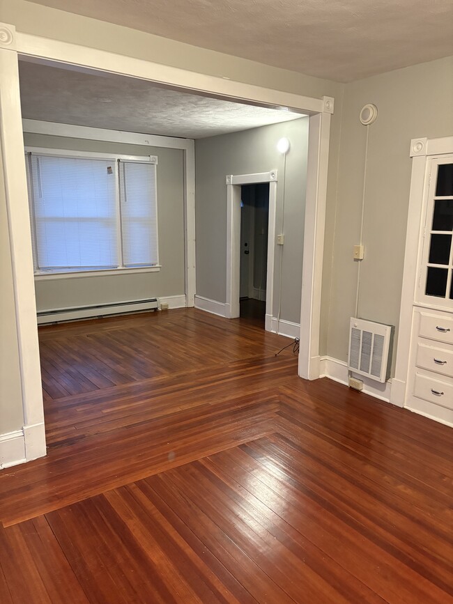 25 Wellington St in New Britain, CT - Foto de edificio - Building Photo