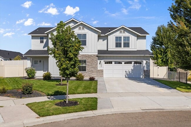 property at 655 N Sevenoaks Ave