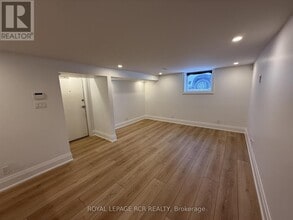 86 Roxborough Rd in Newmarket, ON - Building Photo - Building Photo