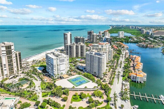 property at 4401 Gulf Shore Blvd N