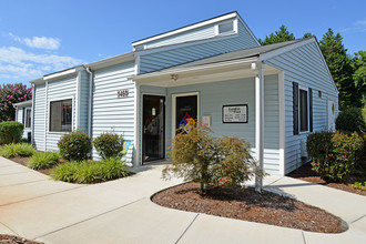 Countryside Villa Apartments in Winston-Salem, NC - Foto de edificio - Building Photo