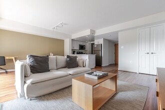 2500 Clarendon Blvd in Arlington, VA - Building Photo - Building Photo