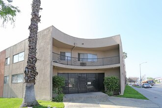 21700 Roscoe Blvd in Canoga Park, CA - Building Photo - Building Photo