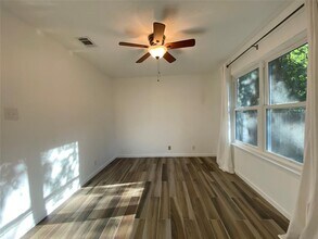 9618 Sugar Hill Dr in Austin, TX - Building Photo - Building Photo
