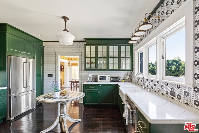 property at 811 Occidental Blvd