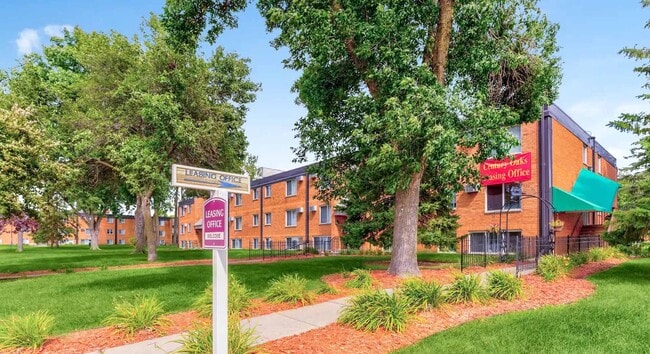 Century Oaks Apartments in Oakdale, MN - Foto de edificio - Building Photo
