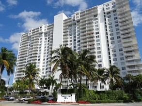 2801 NE 183rd St in Aventura, FL - Building Photo - Building Photo