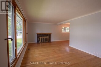 2763 Kelly Ave in Ottawa, ON - Building Photo - Building Photo