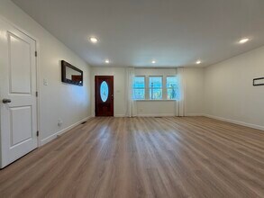 214 W Union St in Hillsborough, NC - Building Photo - Building Photo