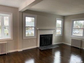 2 Dorcas Ave in Syosset, NY - Building Photo - Building Photo