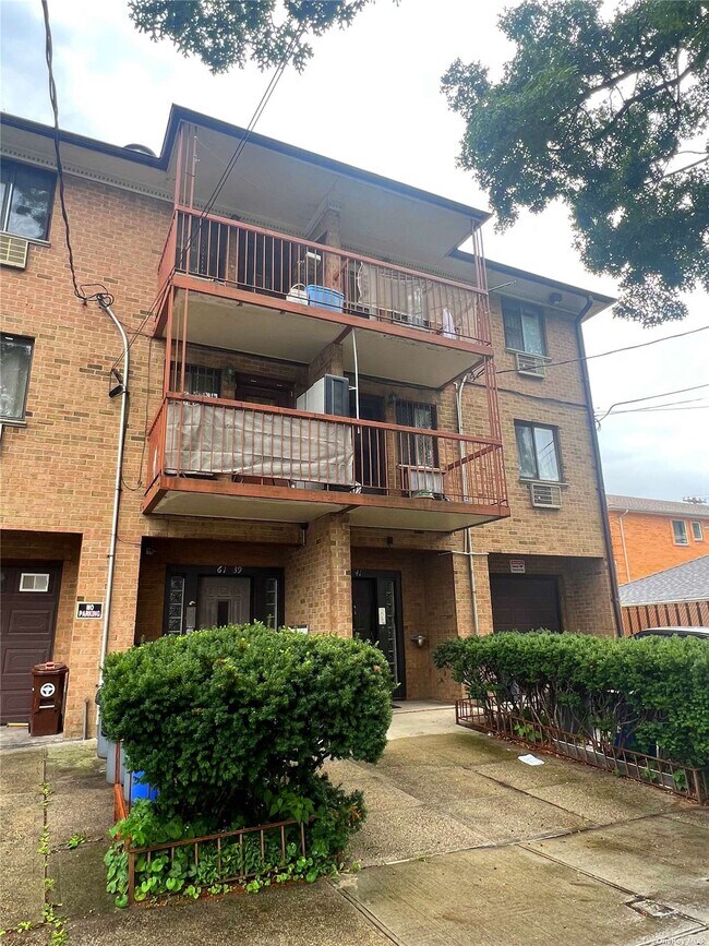 61-39 168th St-Unit -3F in Queens, NY - Building Photo - Building Photo