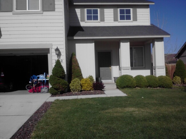 1612 Laverder Dr in Fernley, NV - Foto de edificio - Building Photo