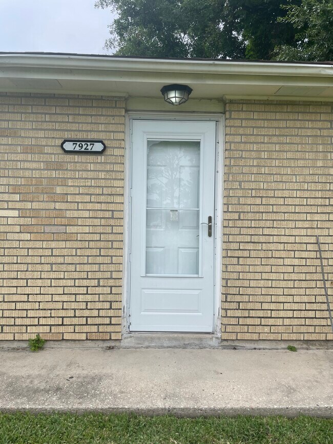 7927 Danube Rd, Unit 7927 in New Orleans, LA - Building Photo - Building Photo