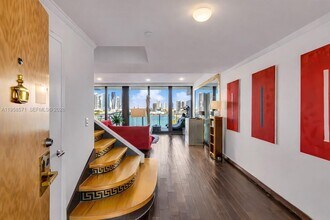 1000 Venetian Way, Unit 1106 in Miami Beach, FL - Building Photo - Building Photo