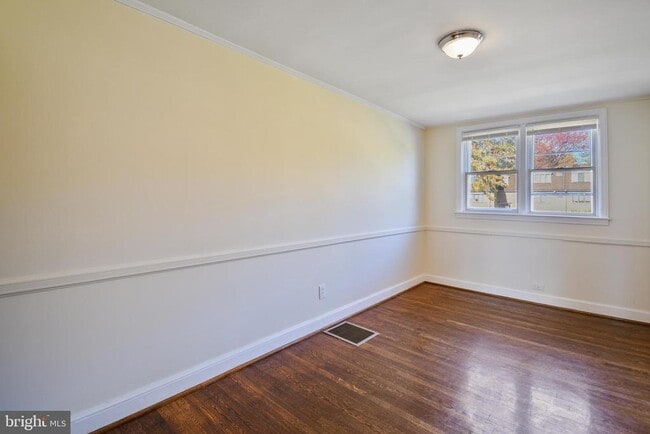 617 Magnolia Ave in Glenolden, PA - Foto de edificio - Building Photo